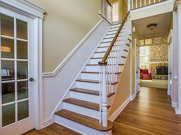 3rd image of 26W249 Pinehurst Dr