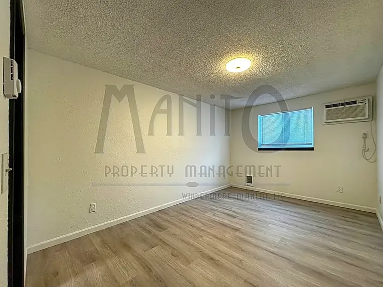 Regency Park Apartments — Photo 9