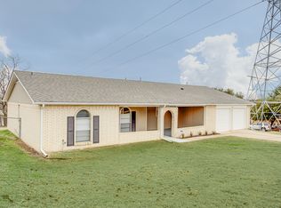 2421 Northglen Dr, Fort Worth, TX 76119