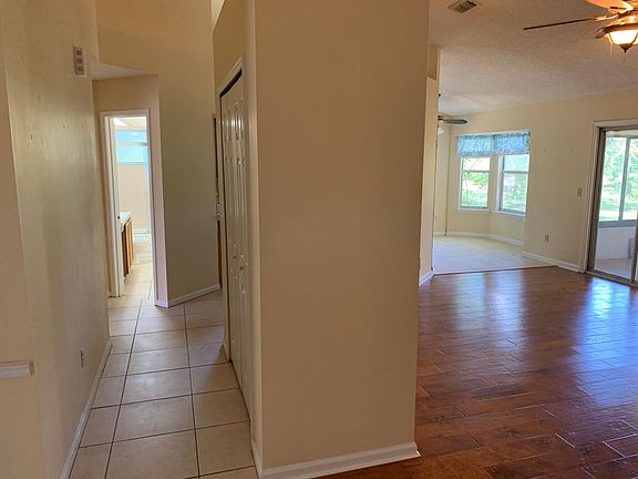 4th image of 2141 Saint Martins Dr E
