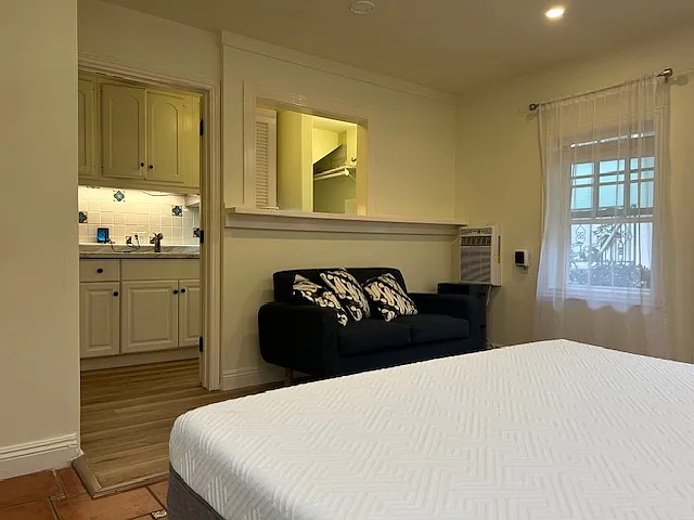 S La Peer Dr — Photo 8