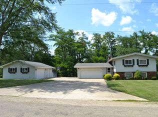 7147 Richland Dr, Clinton, IL 61727