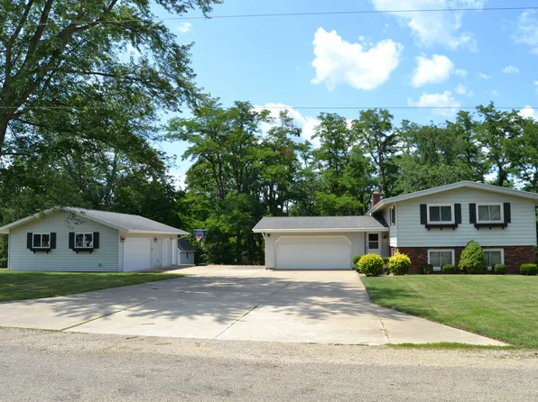 7147 Richland Dr, Clinton, IL 61727