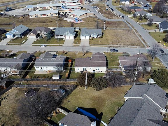 3rd image of 3007 S Parkway Ct