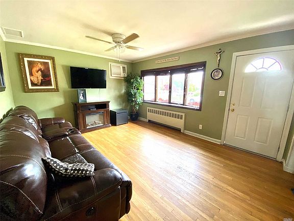 3rd image of 34 Colonial Ave