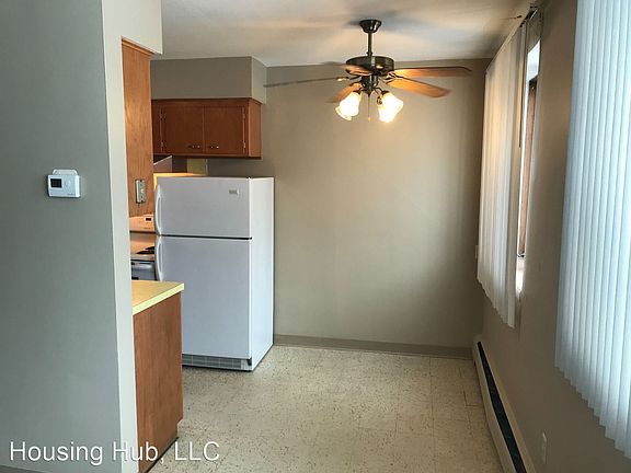 4th image of 996 Van Buren Ave #9