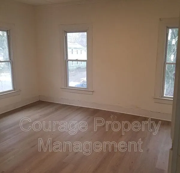 514 W 1st St #B — Photo 4
