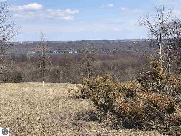 2nd image of S Hlavka Hill Dr