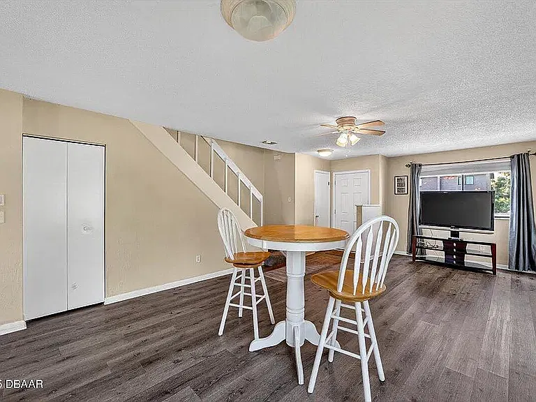 112 W Sandalwood Ct — Photo 4