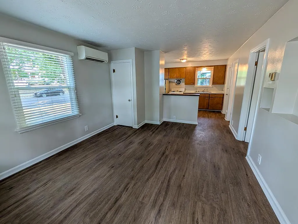 801 Spring Ave — Photo 2