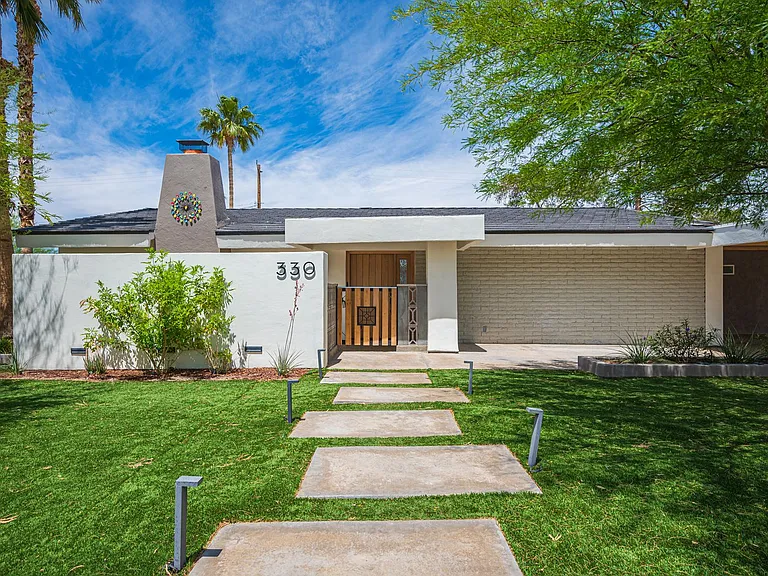 330 E Country Club Dr — Photo 4