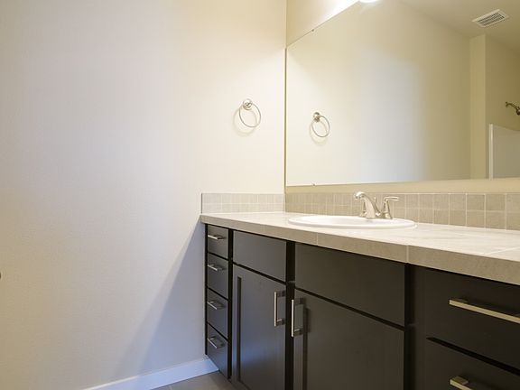 3rd image of 5506 N Seaview St