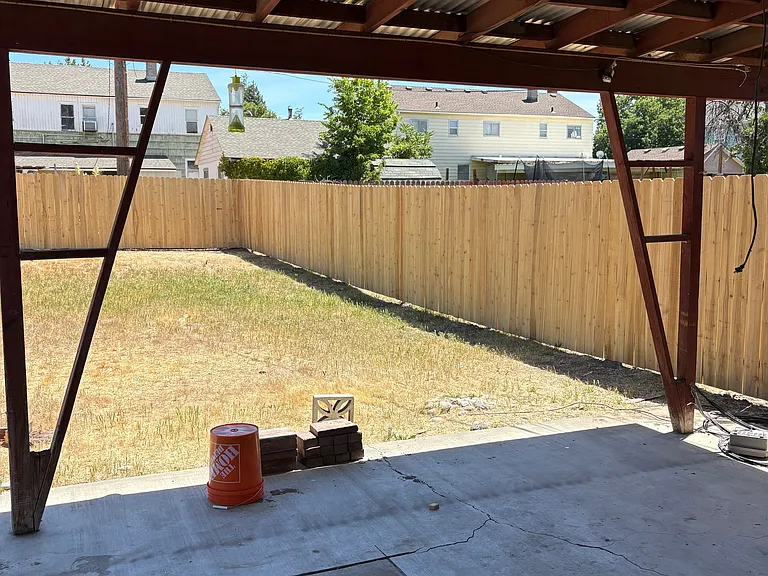 510 Douglass Ave — Photo 9