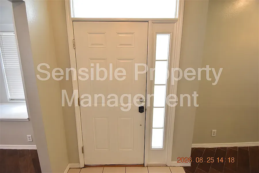 3 bed, 2.5 bath, 1618 sqft, $2,895 — Photo 2