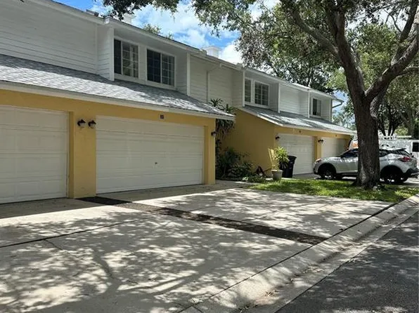 1124 Sunset Point Rd APT 302, Clearwater, FL 33755