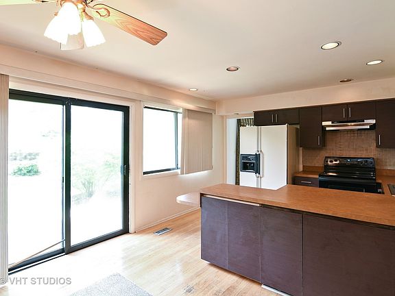 3rd image of 260 W Wimbolton Dr