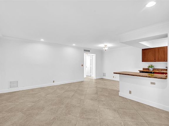 5th image of 4001 NE 21st Avenue #202