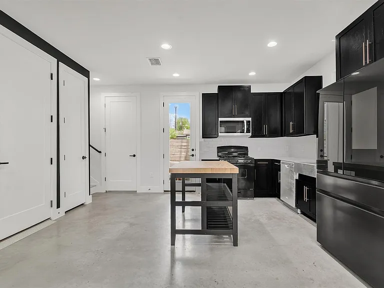 408 W Odell St #2 — Photo 7