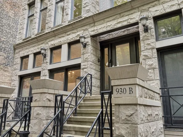 930 N Clark St Unit B, Chicago, IL 60610