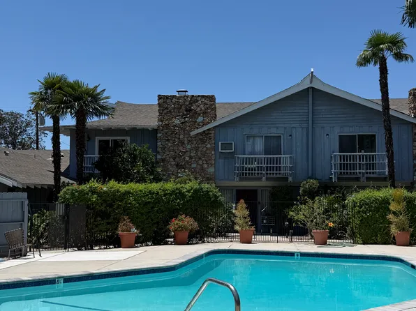313 N Acacia Ave Unit D, Fullerton, CA 92831