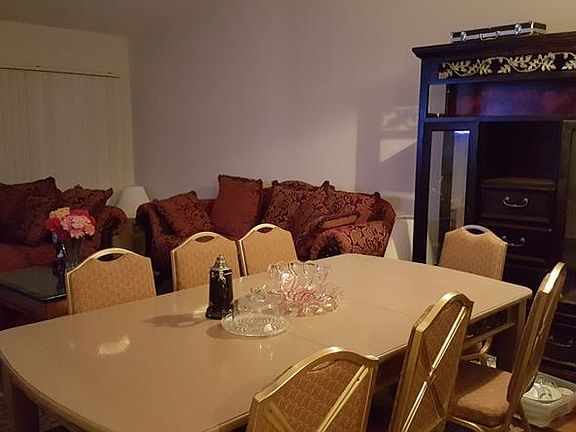 3rd image of 977 Pebble Creek Cir