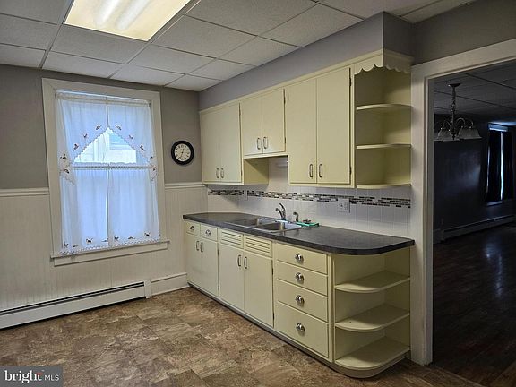 3rd image of 43 E 2nd St