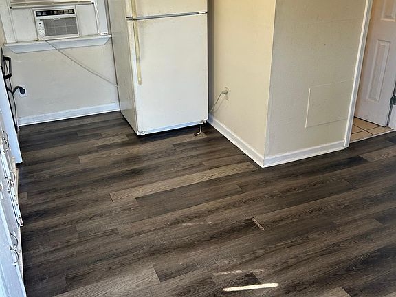 3rd image of 300 8th St #1/2