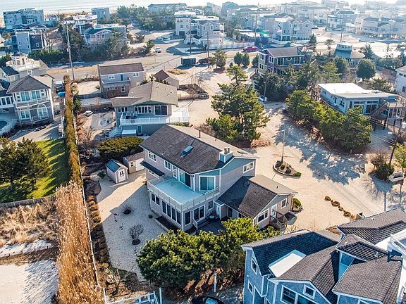 4th image of 4C Long Beach Blvd