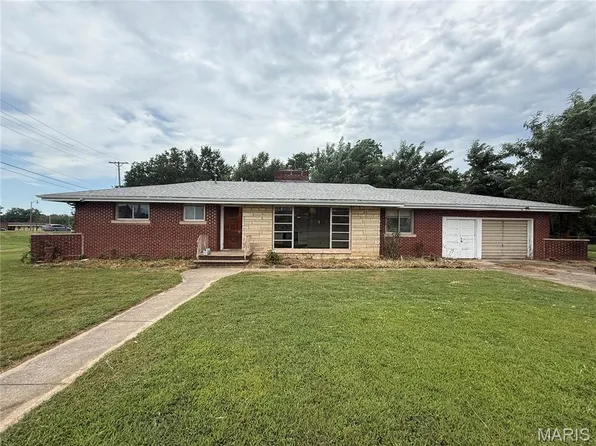 168 Crescent Dr, Lebanon, MO 65536
