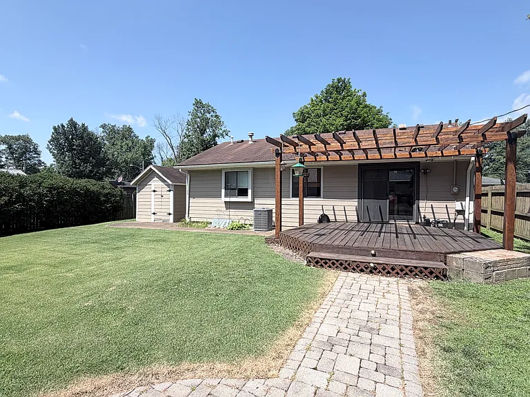 1630 S Walnut Ln — Photo 2