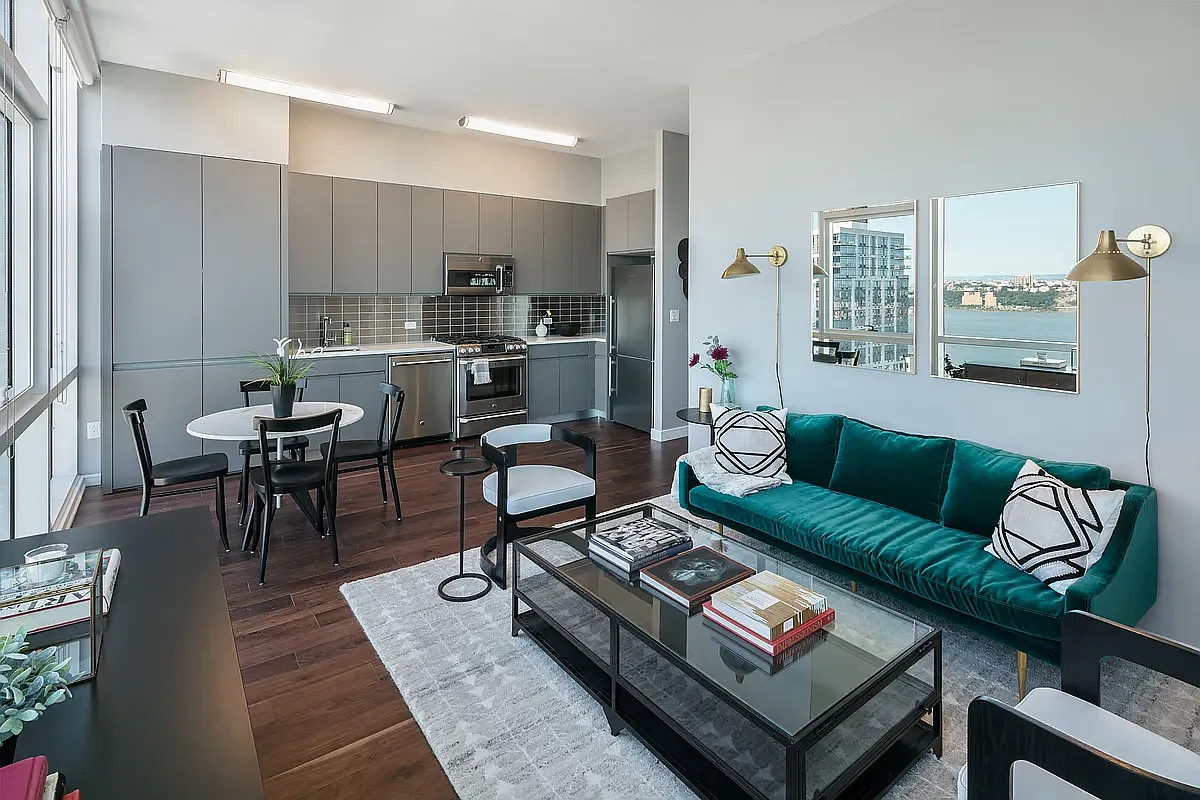 507 West 28th Street — Photo 3