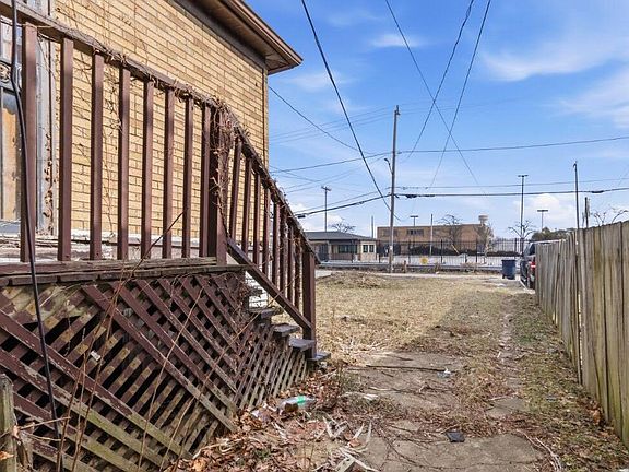 3rd image of 2466 North 33rd STREET