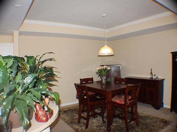 Bridge Pointe Condos Dining area