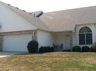 15 Lone Oak Ct, Bloomington, IL 61705