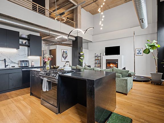 5th image of 6 S Laflin St APT 107S