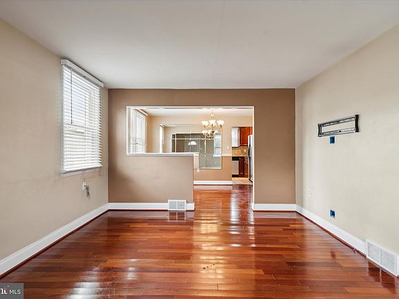 5th image of 514 Blythe Ave