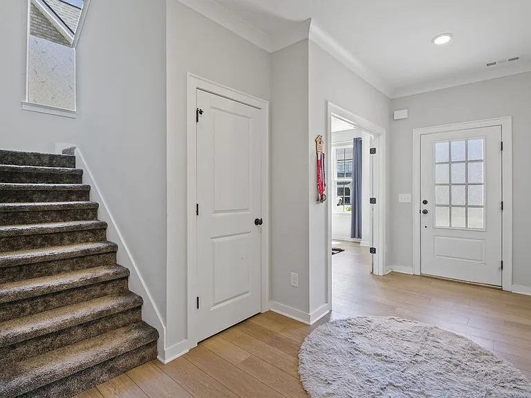 917 Plowson Rd — Photo 6