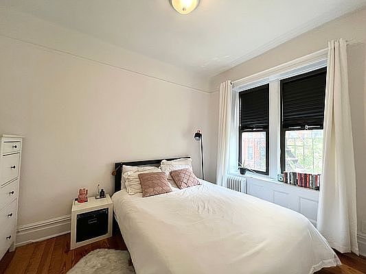 4th image of 308 E 78th St APT 20