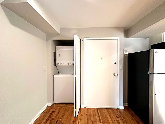3rd image of 1620 N Marshfield Ave #2R