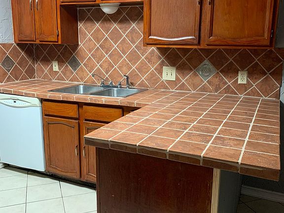 5th image of 1017 Birchwood Ln