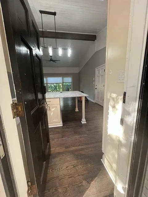 5 bed, 2369 sqft, $4,100 — Photo 4