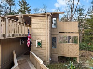 401 N Scarlet Oak Ln, Hendersonville, NC 28791