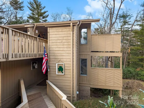 401 N Scarlet Oak Ln, Hendersonville, NC 28791