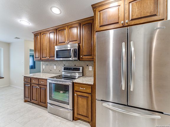 5th image of 15222 CHALET DR
