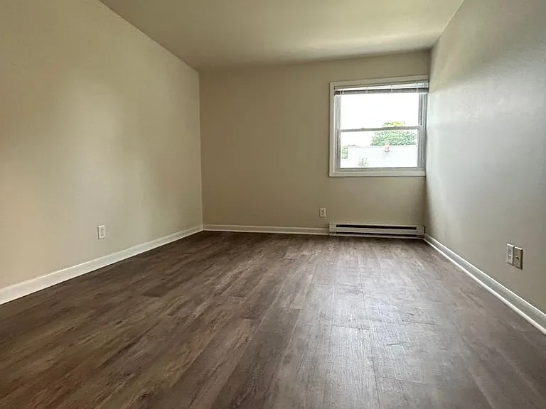 125 Bader St — Photo 11