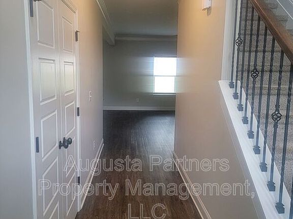 4th image of 257 Tulip Dr