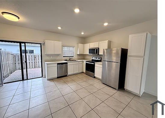 1st image of 517 NE 1st Dr