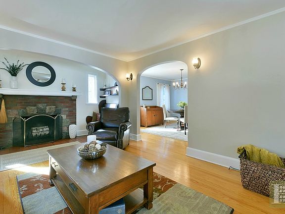 3rd image of 104 Parkview Dr