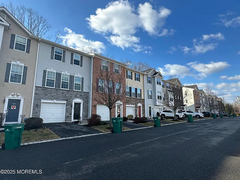 237 Chickadee Ct #1000 — Photo 1