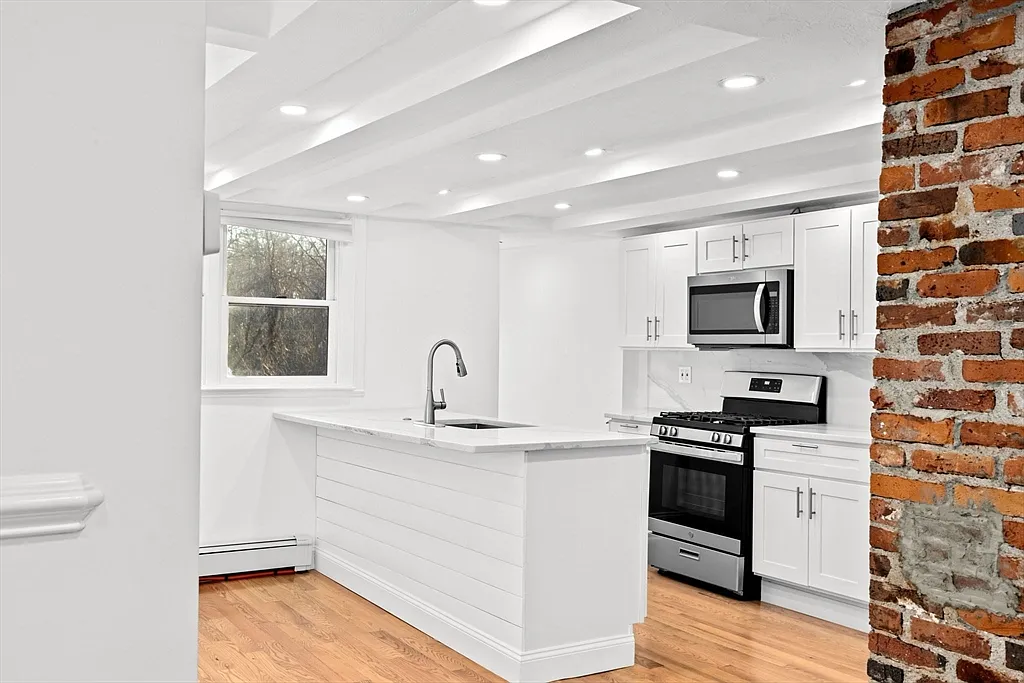 2 bed, 1383 sqft, $3,050 — Photo 1